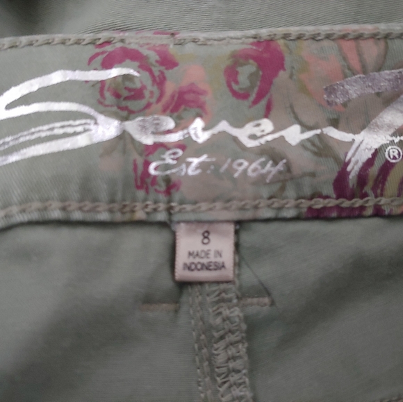 Seven 7 - Picture 5 of 7